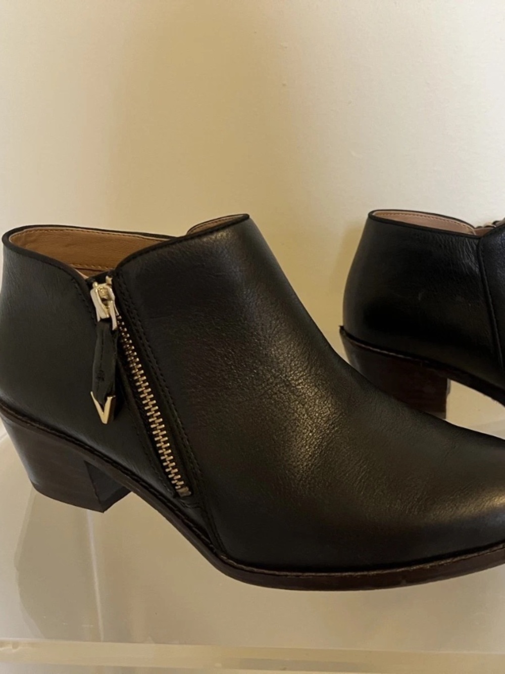 Vionic Womens Black Leather Ankle Zip Boots Joy Jolene Booties Size 7.5